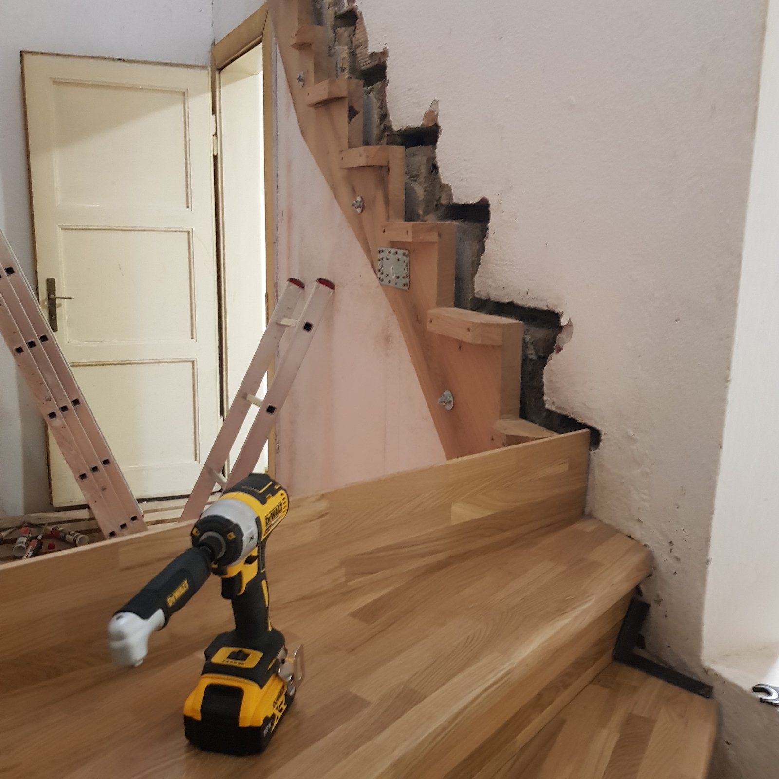 Instalace nového schodiště